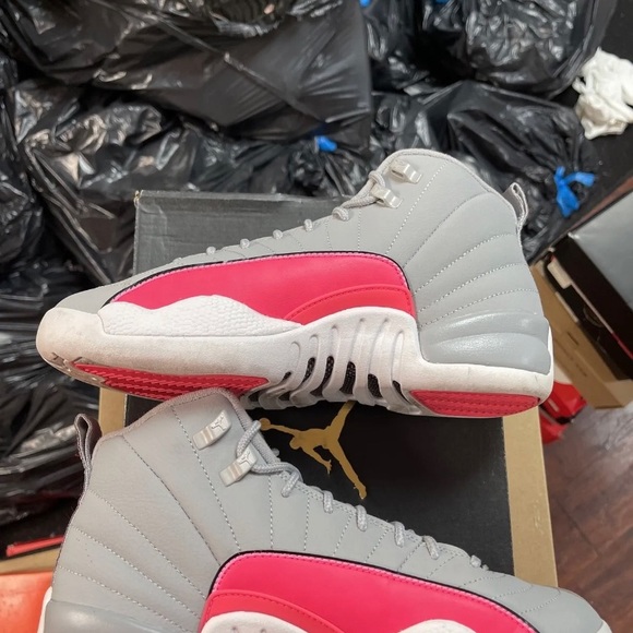 Jordan 12 grey wolf hyper pink - Picture 3 of 8